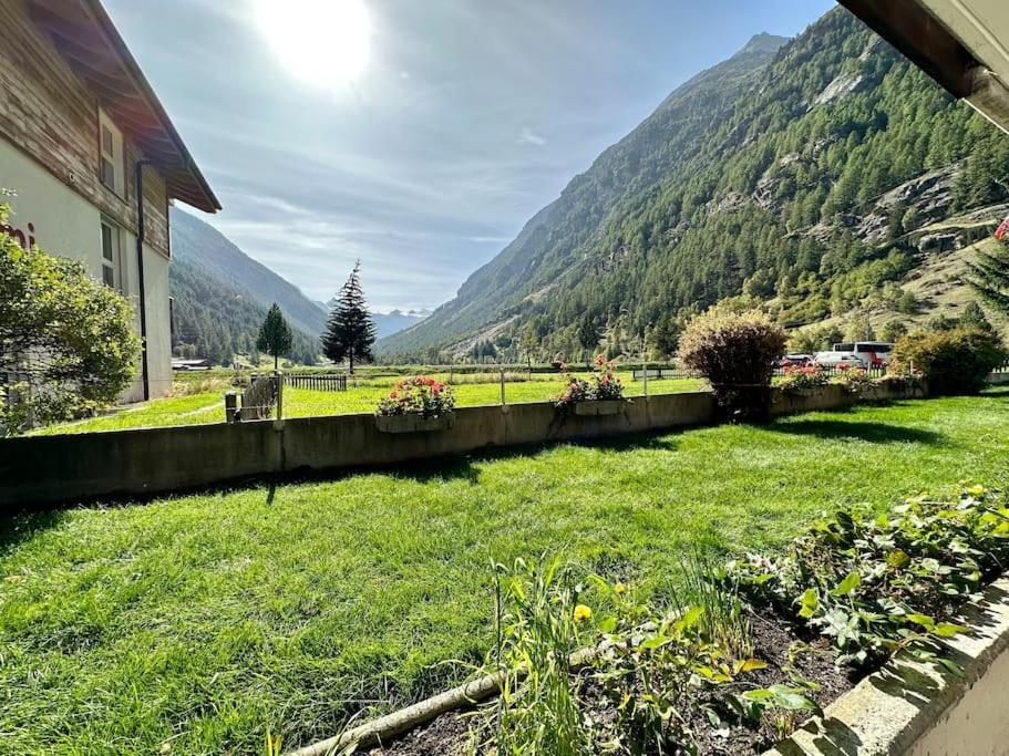 Alpine Retreat 4 Person Apartment Near Zermatt With Parking! Täsch Exteriör bild